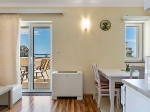 Living room - Plush Apartment in Podstrana near Golf Course (Podstrana)