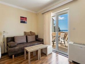 Living room - Plush Apartment in Podstrana near Golf Course (Podstrana)