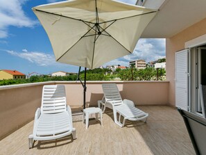 Balcony - Inviting Apartment in Podstrana With Terrace (Podstrana)