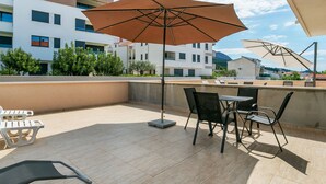 Unclassified image, 2 of 39, button - Alluring Apartment in Podstrana With Garden (Podstrana)