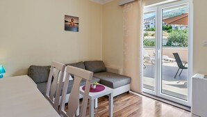 Unclassified image, 5 of 39, button - Alluring Apartment in Podstrana With Garden (Podstrana)