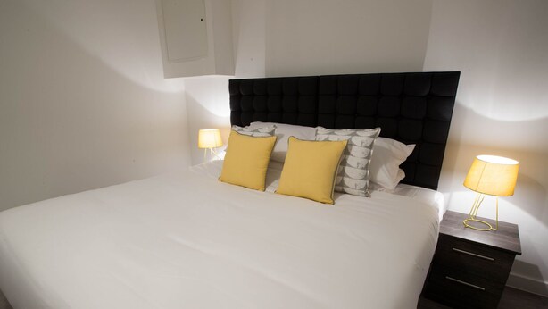 1 bedroom, bed sheets - Pretty Holiday Home in Liverpool near Albert Dock (Liverpool)