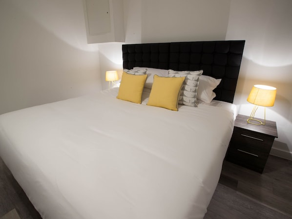 1 bedroom, bed sheets