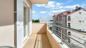 Balcony - Welcoming Apartment in Podstrana near Nightlife (Podstrana)