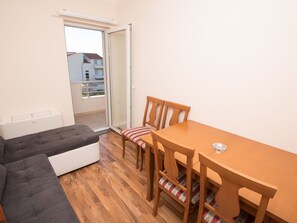 Dining - Comfortable Apartment in Podstrana With Balcony (Podstrana)