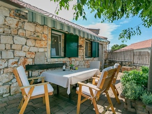 House | Dining - Holiday Home in Marina Near Beaches (Marina)