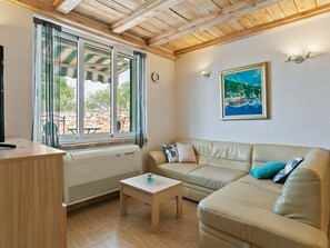House | Living area - Holiday Home in Marina Near Beaches (Marina)