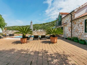 House | Exterior - Holiday Home in Marina Near Beaches (Marina)