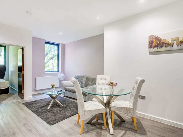 Apartment | Dining