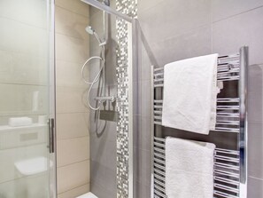 Apartment | Bathroom - Spacious Apartment in Milton Keynes near Gulliverâs Theme Park (Milton Keynes)