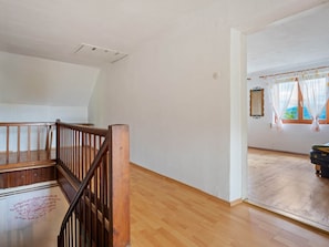 4 bedrooms, bed sheets