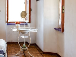2 bedrooms, individually furnished, cribs/infant beds, bed sheets - Lovely Holiday Home in Varese Ligure With Garden (Varese Ligure)