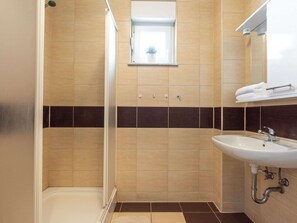Bathroom - Apartment in Novalja Near Sea Beach (Novalja)