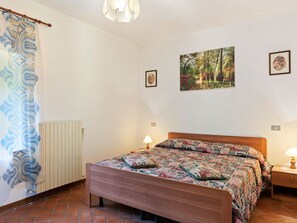 House | 1 bedroom, individually furnished, bed sheets