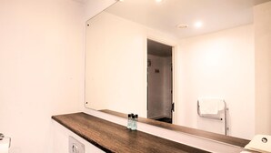 Bathroom - Posh Apartment in Liverpool near Merseyside Maritime Museum (Liverpool)