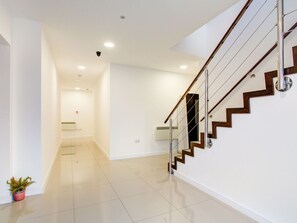 Apartment | Interior - Simplistic Apartment in Milton Keynes near Willen Lake (Milton Keynes)