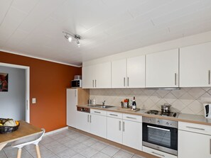 Appartement | Privékeuken | Een kinderstoel