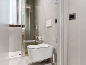 Shower, towels - Brand new Boutique Apartment in the Heart of Venice (Venice)