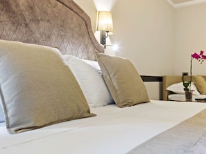 1 bedroom, bed sheets - Brand new Boutique Apartment in the Heart of Venice (Venice)
