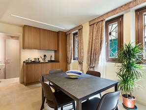 Dining - Brand new Boutique Apartment in the Heart of Venice (Venice)