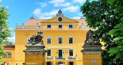 Glorious Castle in Sankt Pölten With Sauna