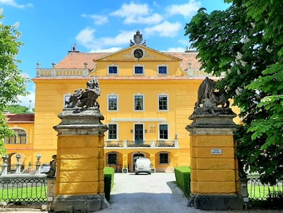 Glorious Castle in Sankt Pölten With Sauna