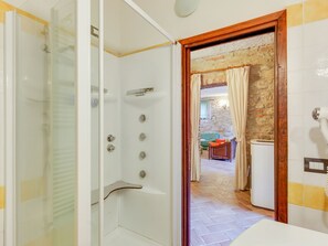 Dusche, Haartrockner, Handtücher