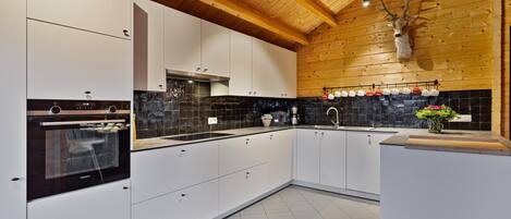Chalet | Private kitchen | Fridge