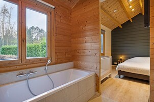 Chalet | Bathroom | Shower, hair dryer