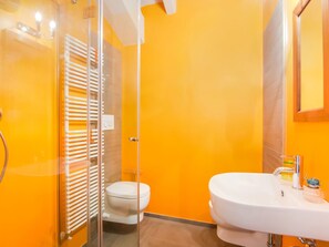 Shower, towels - Lovely Holiday Home in Montefiore Conca - Rimini With TV (Montefiore Conca)