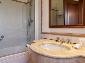 Villa | Bathroom - Peaceful Stay in Collazzone Hills (Collazzone)