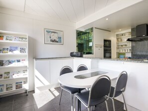 Dining - Vacation Home in Vleteren Near Nature Park (Vleteren)