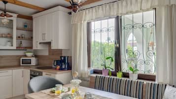 Apartment | Dining