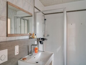Bathroom - Riverside Apartment in Oed-ohling (Oed-Öhling)