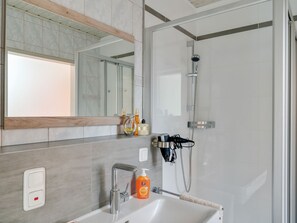 Apartment | Bathroom