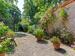 Reception - Charming Villa in Maggiora With Garden and Fireplace (Maggiora)