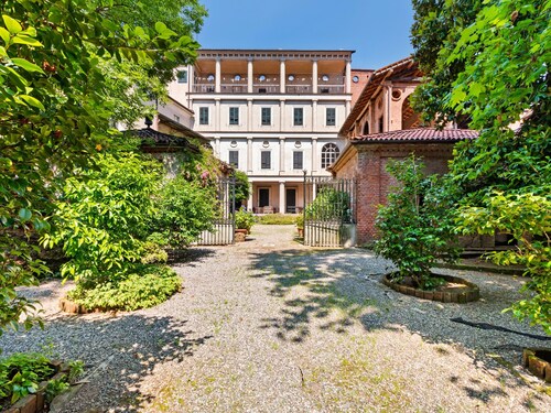 Charming Villa in Maggiora With Garden and Fireplace
