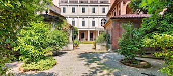Charming Villa in Maggiora With Garden and Fireplace