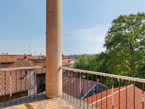 Balcony - Charming Villa in Maggiora With Garden and Fireplace (Maggiora)
