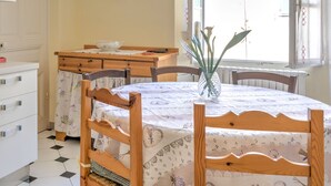 Dining - Simplistic Apartment in Sanremo near Bagni Paradiso (Sanremo)