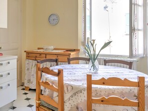 Dining - Simplistic Apartment in Sanremo near Bagni Paradiso (Sanremo)