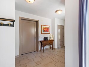 House | Interior - Cozy Apartment in the Kingdom of Geetbets (Geetbets)