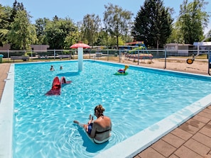 Outdoor pool - Welcoming Holiday Home in Schaijk With Garden (Schaijk)