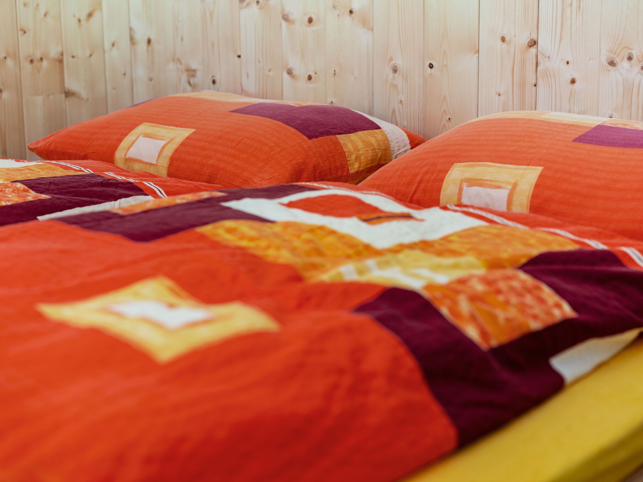 1 bedroom, bed sheets