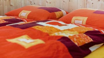 1 bedroom, bed sheets