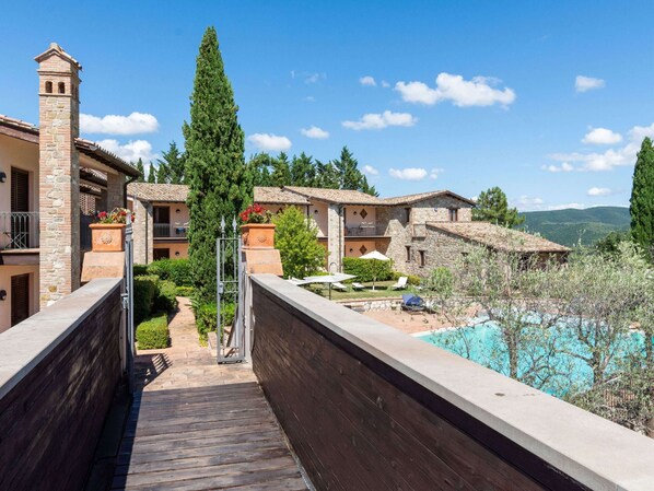 Ház | Medence | Szabadtéri medence