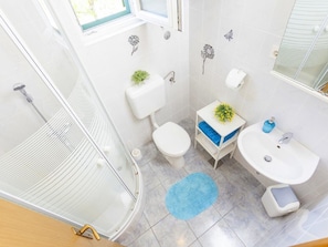 Shower, towels - Beautiful Holiday Home in Tučepi with Private Swimming Pool  (Tucepi)