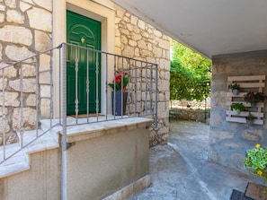 Reception - Beautiful Holiday Home in Tučepi with Private Swimming Pool  (Tucepi)