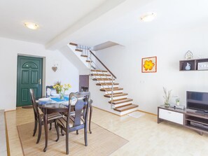 Dining - Beautiful Holiday Home in Tučepi with Private Swimming Pool  (Tucepi)