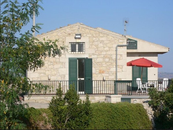 Exterior - Sea-view Apartment in Marina di Ragusa With Garden (Ragusa)